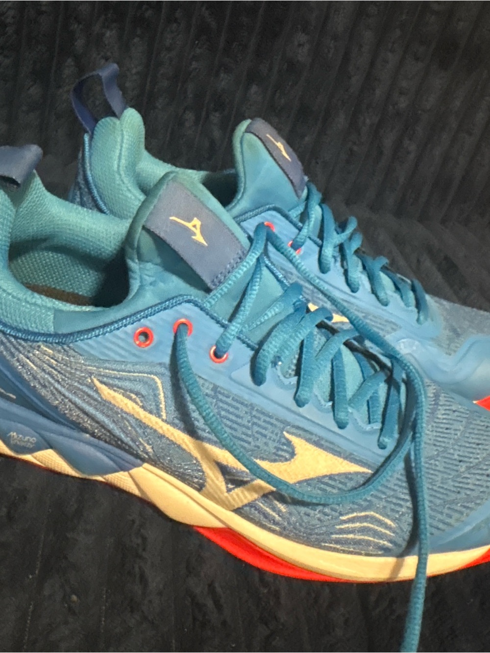 Mizuno Teal and Cream Lightweight Running Sneakers